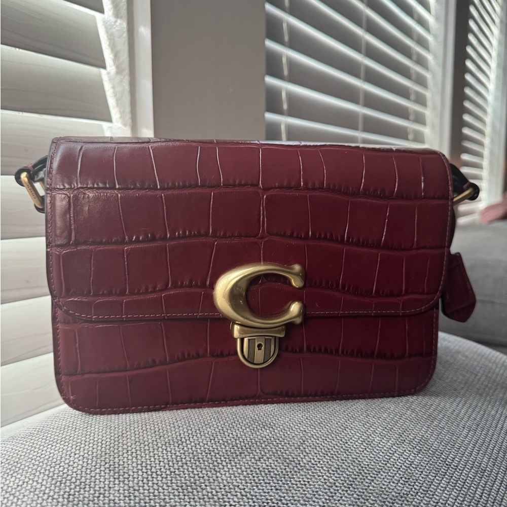 Studio Burgundy Croc